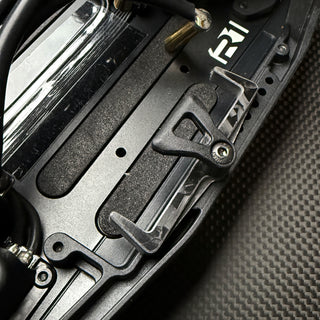 R1WURKS R1B Battery Mount, Transverse, Carbon Fiber